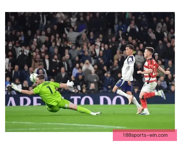 阿德耶米回应挑衅：我通常不与球迷对抗，但斯图加特曾在主场做过类似举动